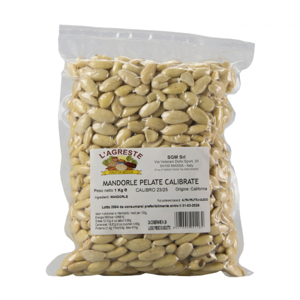 Peeled shelled almonds