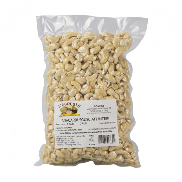 Raw shelled cashews