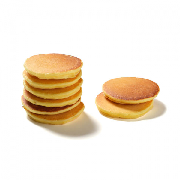 Pancakes profumati alla vaniglia con yogurt intero e ingredienti selezionati, ideali per colazione o brunch gourmet