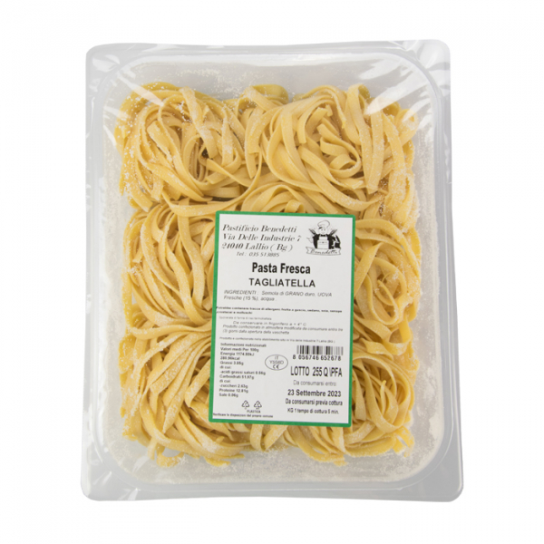 Fideos frescos con huevo