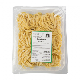 Fideos frescos con huevo